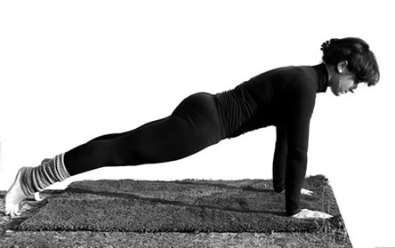 Yoga Alliance® Italia -  Posa Adho Mukha Dandasana Modificata