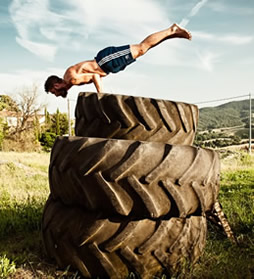 Yoga Alliance® Italia - Posa Yoga Mayurasana Marco Migliavacca